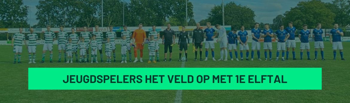 Jeugdspelers het veld op met 1e elftal